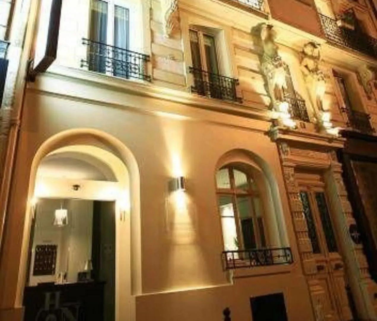 Hotel De Nemours 2*